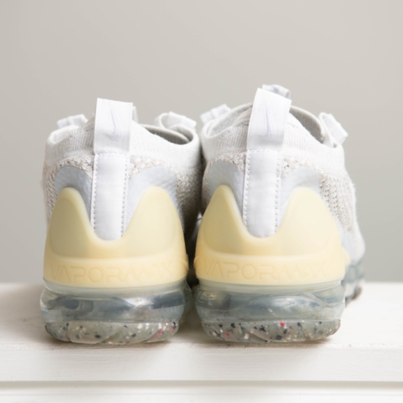 Nike Air VaporMax Fly White Womens‎ size 7.5 Athletic Running Shoes Sportswear - Picture 4 of 7